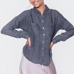 🎸 Rock & Republic Button Down / Up Blouse